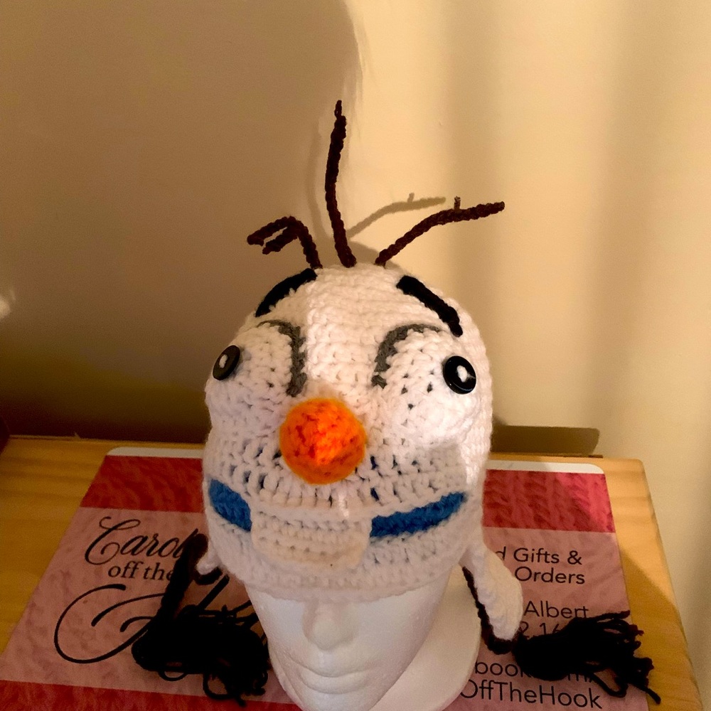 Olaf crocheted hat